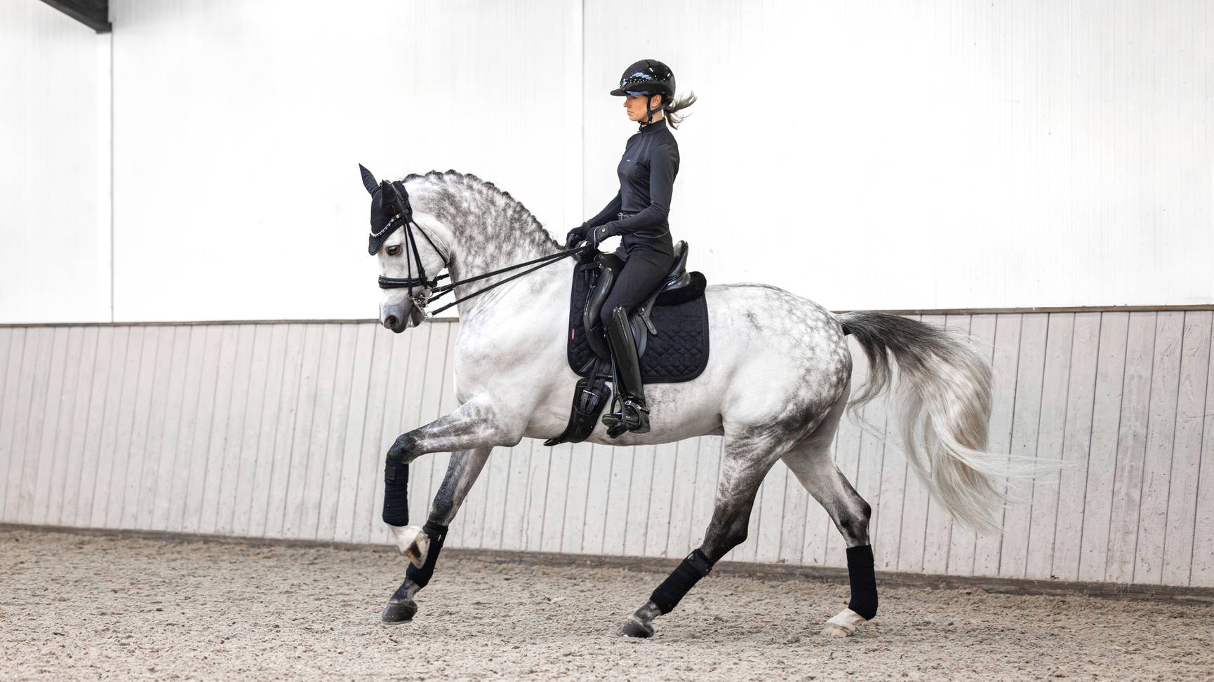 LeMieux Crystal Suede Dressage Square Schabracke Black L